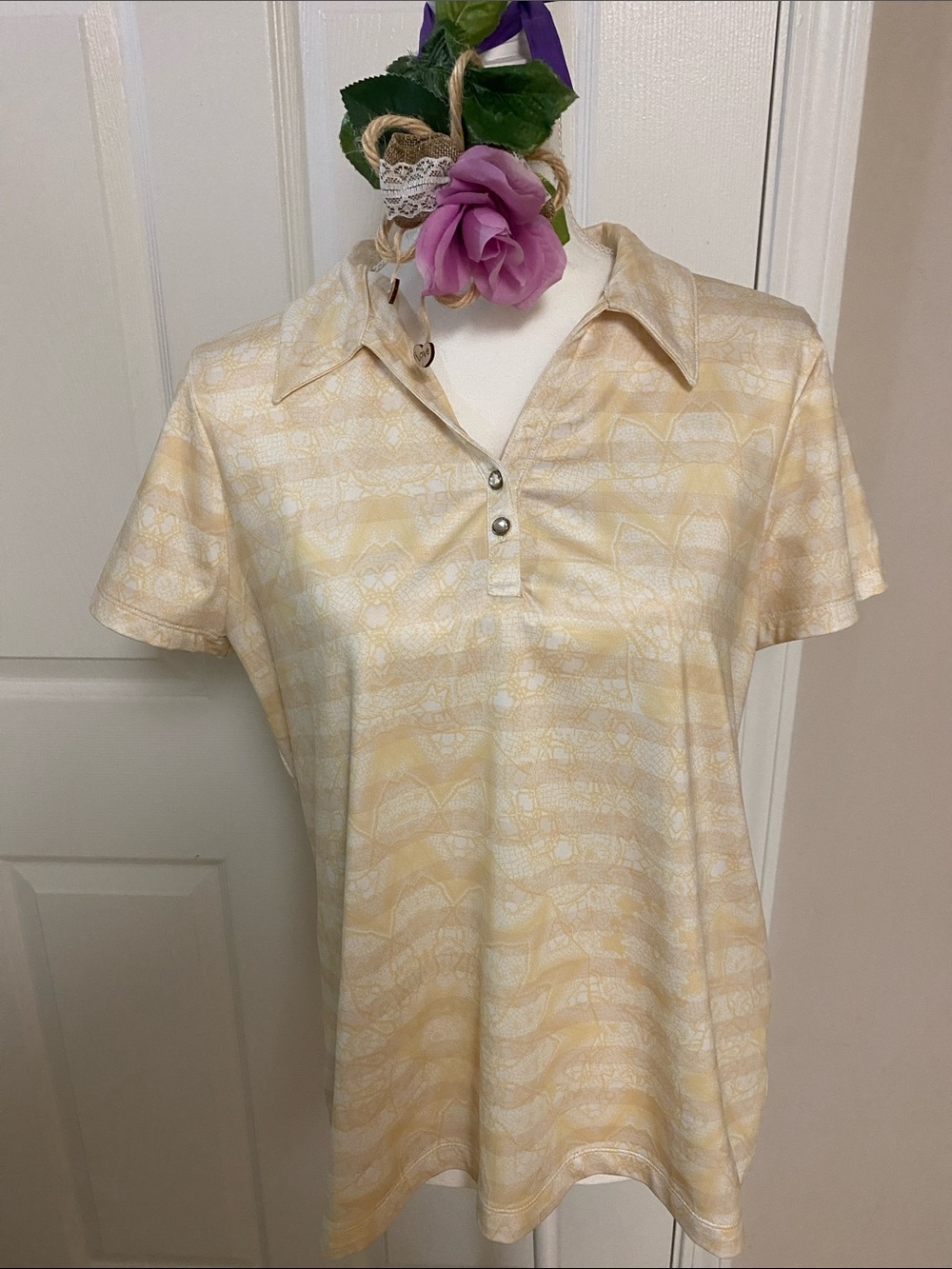 Women's Short Sleeve Polo Golf Top in Pale Yellow